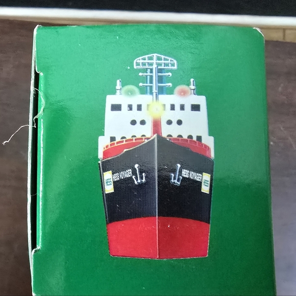 2002 Miniature Hess Voyager Red Ship Boat Collectible Toy NWB - Picture 4 of 5